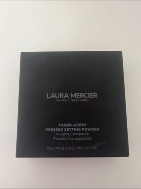 laura mercier Black Compact Translucent Setting Powder